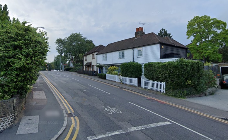 A view of Kings Head Hill which took its name from the inn that has stood at the top of the hill since at least 1782. On the right was Chingford’s letter sorting office from 1858 but better known as Pracy’s sweetshop after the war. A cottage