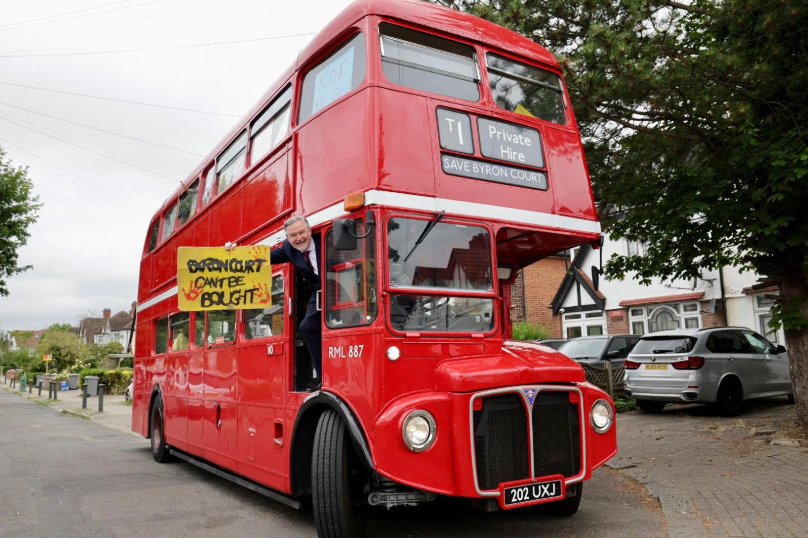 Byron Court Primary School campaign group on the way to the DfE meeting. Campaigners are confident that a re-inspection would yield a different result. Image Credit: NEU Brent District. Permission to use with all LDRS partners